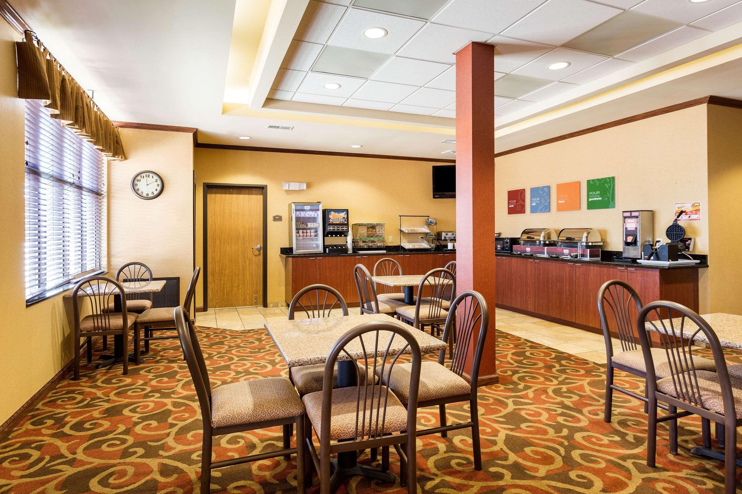 Comfort Inn & Suites Blytheville Exterior photo